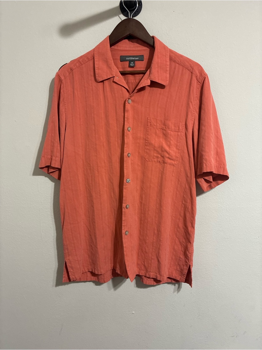 Croft& barrow Men's 100 silk Short-Sleeve Button-Up Shirt - Coral medium